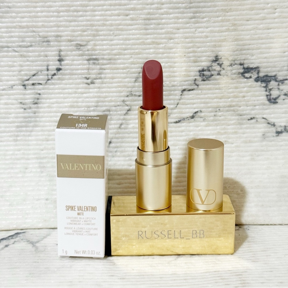 Valentino Rosy Nude Matte Lipstick: Spike Valentino #134R Couture In The Streets - Picture 2 of 12
